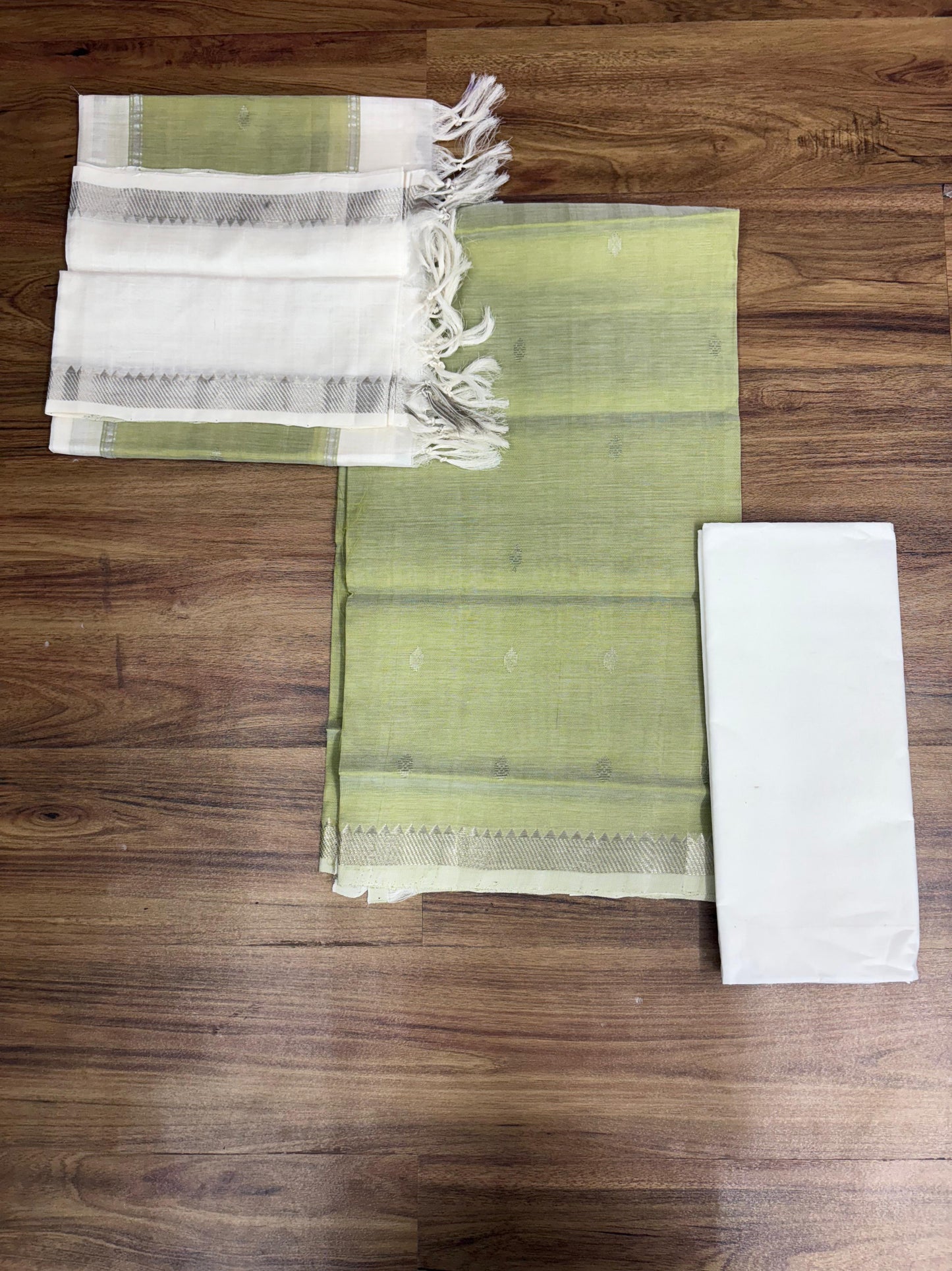 Rs0037- Mangalagiri pattu buta dress materials