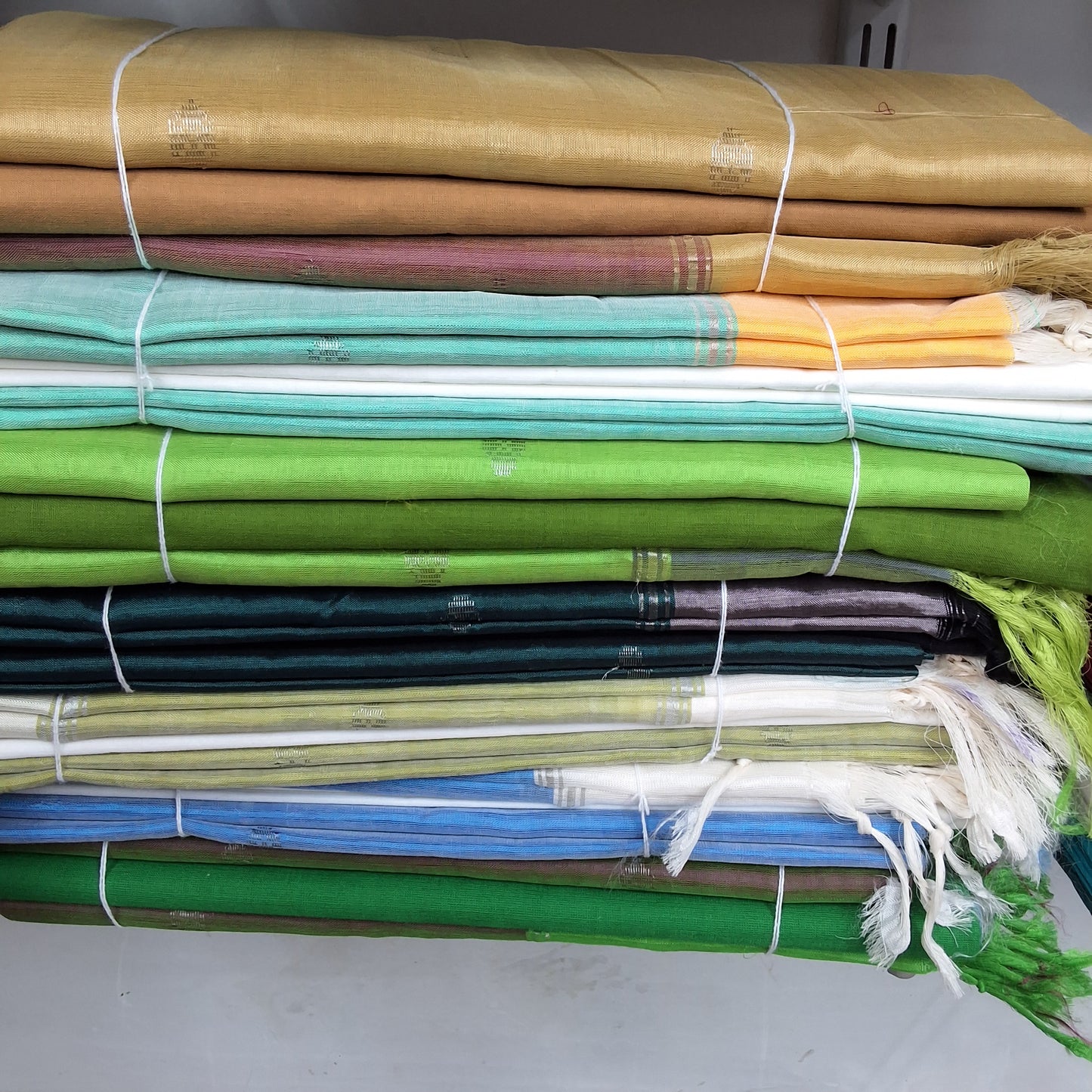 Rs0037- Mangalagiri pattu buta dress materials